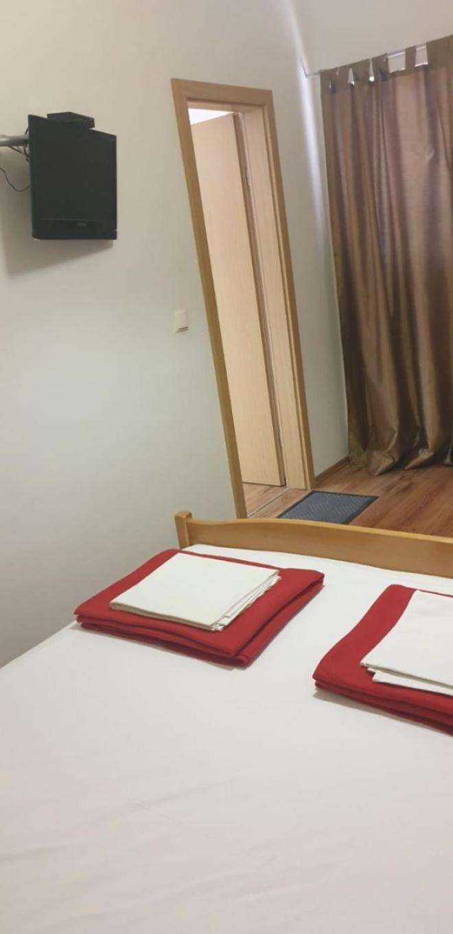 Apartments Biserka - 50 M From Beach تروغير المظهر الخارجي الصورة